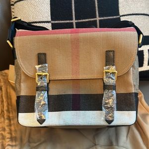 NWT Authentic Burberry Canvas Check Baildon Messenger Camera Cross Body Bag